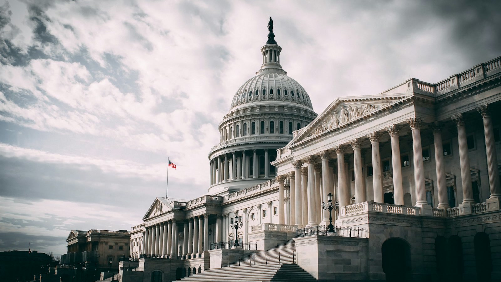 US Capitol building under cloudy sky