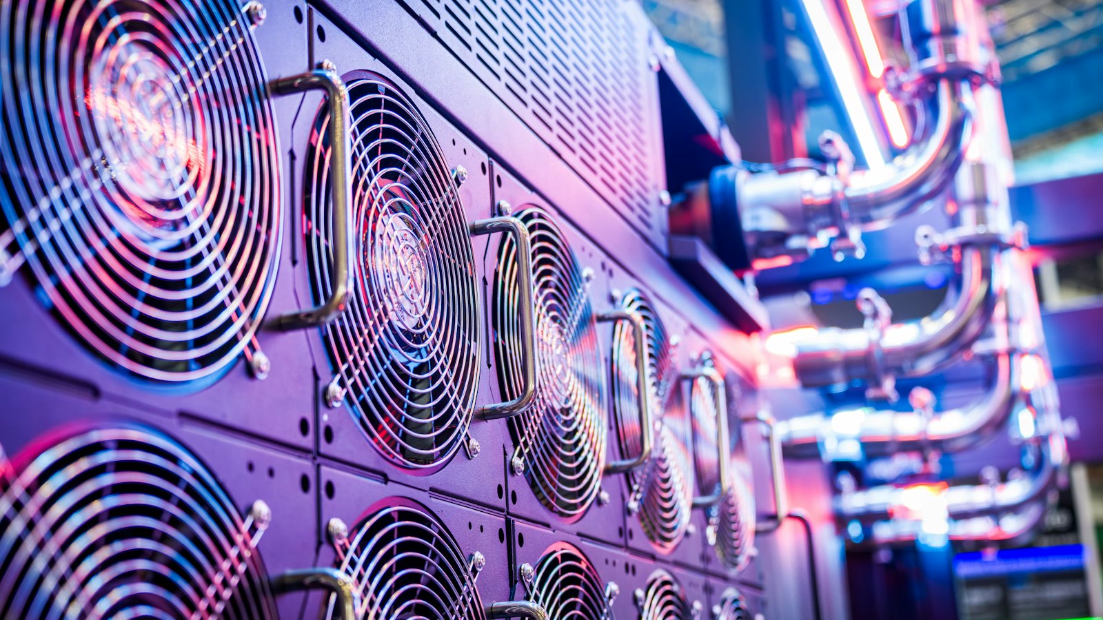 Server cooling fans in a vibrant data center